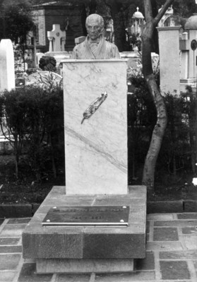 Monumento a José María Luis Mora en la Rotonda de los Hombres Ilustres del Panteón de Dolores