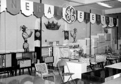 Muebles en el interior de la tienda General Electric de la calle de Coahuila