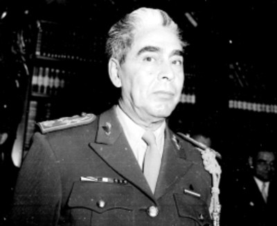 José Gómez Huerta presidiendo una ceremonia en un salón de Palacio Nacional