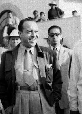 Carlos Lazo Barreiro, Arquitecti sonriendo durante un evento en un salón