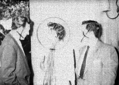 Actores conversando en una habitación, escena de película