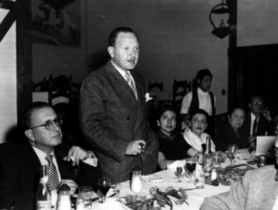 Canchis nadal haciendo uso de la palabra en un banquete