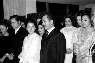 Gente durante un evento social