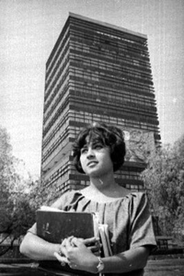 Gustavo Díaz Ordaz a su llegada al monumento a la Revolución