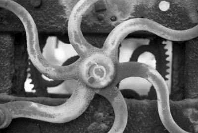 Detalle de manivela perteneciente a maquina en exhibición de la fábrica de Miraflores