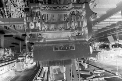 Máquina industrial en fábrica textil Miraflores
