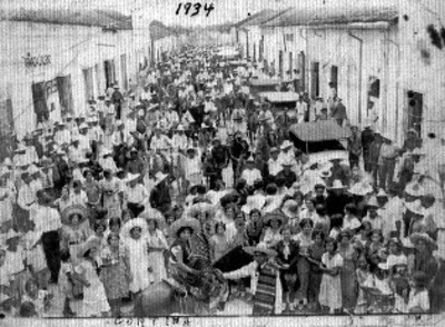 Desfile en la calle Juárez