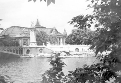 Construcción a orillas del río Sena
