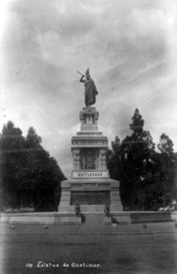 Monumento a Cuauhtémoc, vista frontal