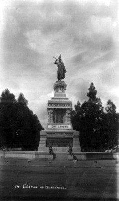 Monumento a Cuauhtémoc, vista frontal
