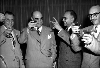 Nazario Ortiz Garza, Secretario de Agricultura y Ganadería conviviendo con funcionarios durante un evento social