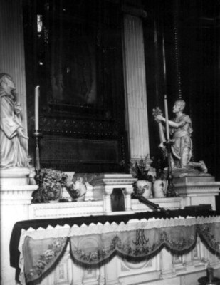 Estado en el que quedó el altar de la Virgen de Guadalupe, después del atentado