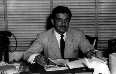 "Domingo Alesio Robles" en una oficina [sic], retrato