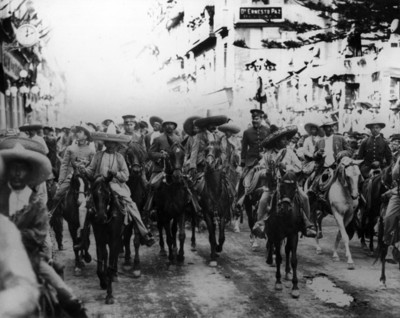 Francisco Villa y Emiliano Zapata en su entrada triunfal a la Ciudad de México