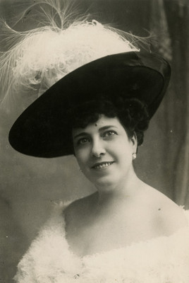 Elena Luque, retrato
