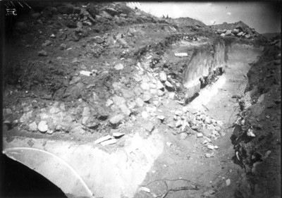 Detalle de trinchera en proceso de excavación en Teotihuacán