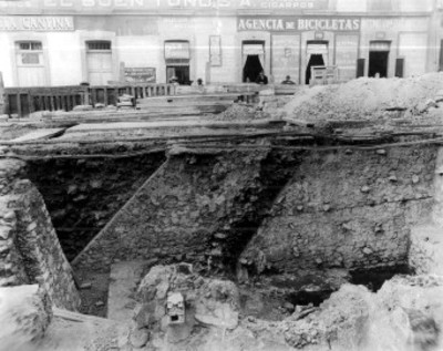Excavación del Templo Mayor, trabajos dirigidos por Manuel Gamio