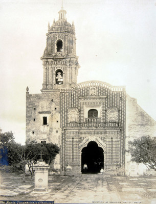 Iglesia de "Sta. María Tonantzintla (Cholula) [sic]", fachada principal