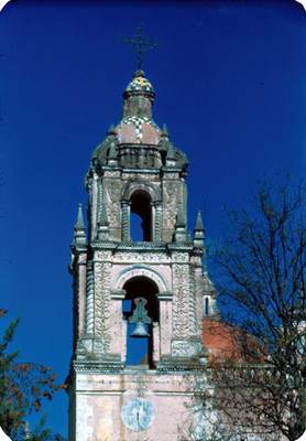 Torre de la iglesia, vista frontal