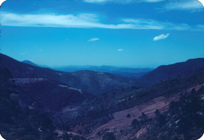 Cerros, vistos desde la autopista panamericana