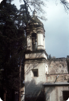 Torre de una iglesia en Coyoacan