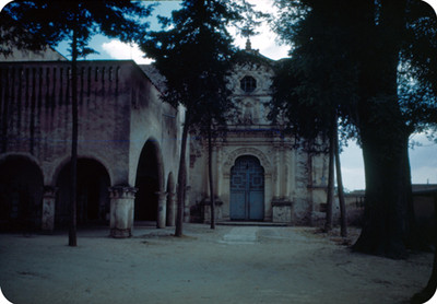 Capilla y claustro del monasterio