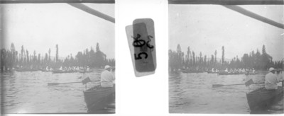 Canoas en el lago de Xochimilco