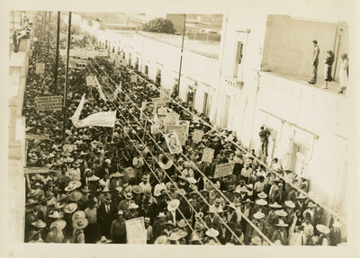 Manifestación de campesinos y obreros en favor de Juan Andrew Almazán