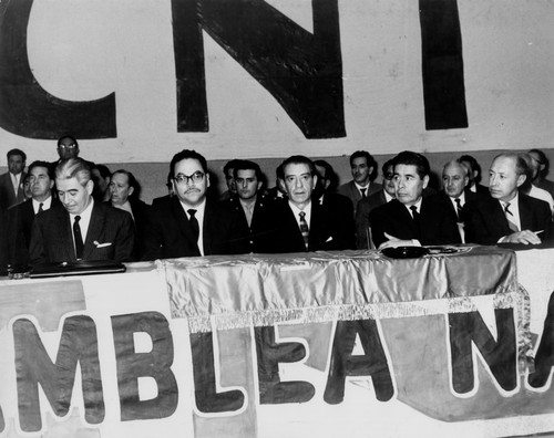 Adolfo López Mateos, Rafael Galván Maldonado, Salomón González Blanco y otros personajes presiden la Asamblea de la Confederación Nacional de Trabajadores