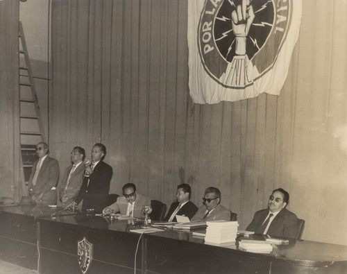 Rafael Galván Maldonado y otros políticos presiden asamblea de la Federación Nacional de Trabajadores de la Industria y Comunicaciones Eléctricas