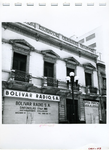 Casa particular dedicada a comercios y viviendas