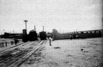 Locomotora en las calles de servicio de Ferrocarriles en Buenavista
