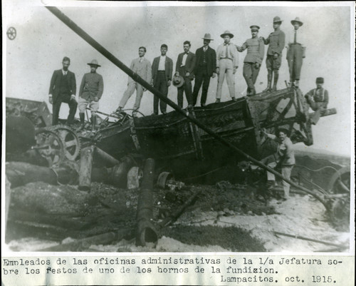 Empleados de las oficinas administrativas de la primera Jefatura