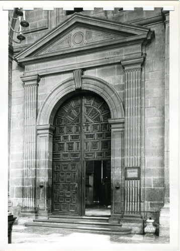 Portón en la Catedral Metropolitana