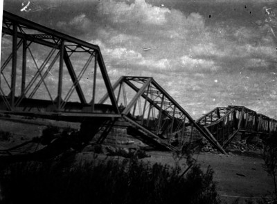 Puente ferroviario volado por rebeldes