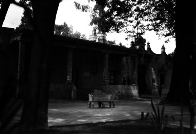 Militares platican de frente, Palacio de Cortés en Coyoacán