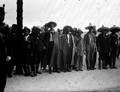 Juan Andrew Almazán con su Estado Mayor a su llegada a la Cd. de México