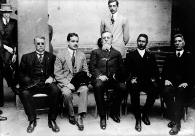Venustiano Carranza con miembros del Congreso Constituyente