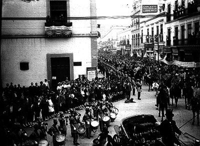 Llegada de Carranza a la Cámara el día de la protesta