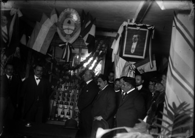 Alvaro Obregón con Antonio I. Villarreal y otras personalidades durante un homenaje