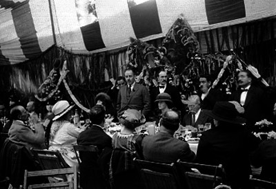 Alberto J. Pani pronuncia discurso durante un banquete