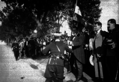 Alvaro Obregón entrega banderas a los batallones de Guardia Presidencial