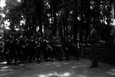 Reunión política en Chapultepec
