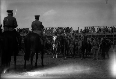 Pascual Ortíz Rubio en una ceremonia militar