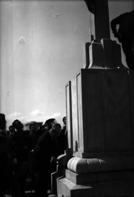 Pascual Ortíz Rubio en homenaje ante un monumento