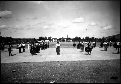 Mujeres interpretan un baile folclórico