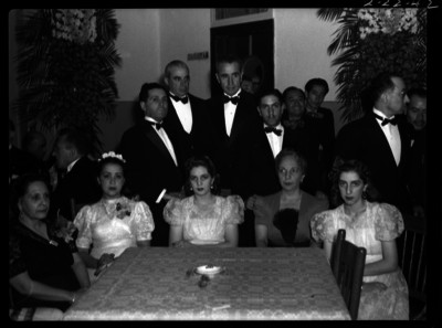 Gente durante un evento social