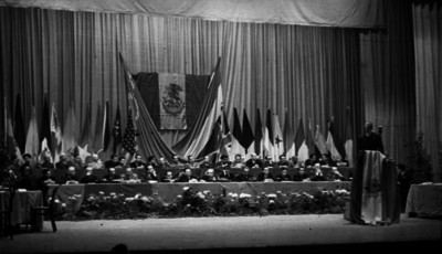 Funcionario pronunciando un discurso en el Congreso Panamericano