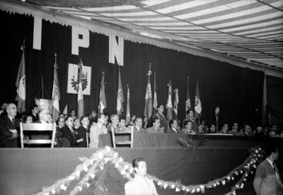 Miguel Alemán Valdés y funcionariosdurante un acto cívico en el Instituto Politécnico Nacional
