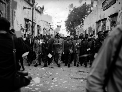 Miguel Alemán Valdés y comitiva recorre las calles de Guanajuato durante su gira